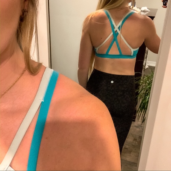 Lululemon Sports Bra/Swim Suit Top Size 4 - Picture 2 of 7